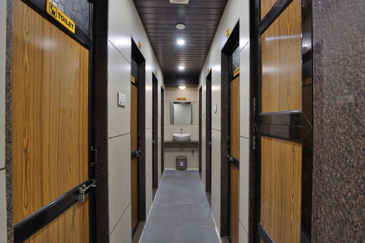 Rest Inn Dormitory Vadodara Exterior foto