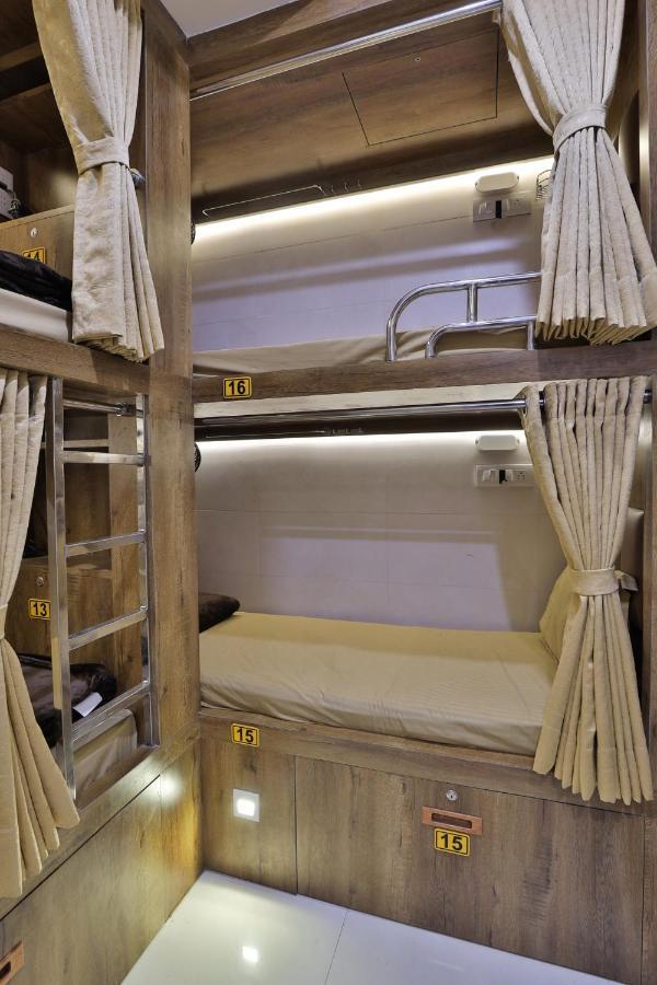 Rest Inn Dormitory Vadodara Exterior foto